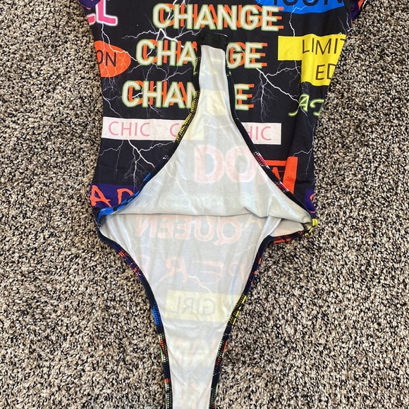 Bodysuit, short sleeves, graphic stretchy shirt - Picture 2 of 3